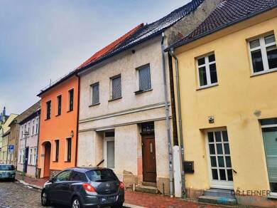 Stadthaus zum Kauf 20.000 € 5 Zimmer 130 m² 229 m² Grundstück Altentreptow Altentreptow 17087