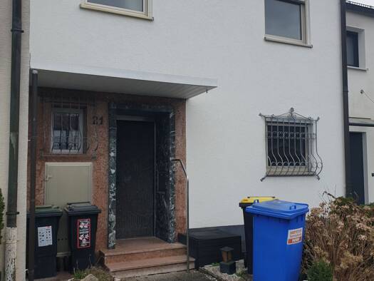 Reihenhaus zur Miete 1.300 € 4 Zimmer 111 m² 260 m² Grundstück frei ab 01.05.2026 Altenfurt Nürnberg 90475