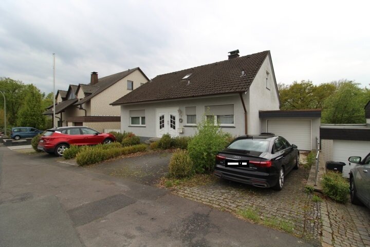 Haus zum Kauf 339.000 € 9 Zimmer 225 m²<br/>Wohnfläche 924 m²<br/>Grundstück Niedereimer Arnsberg 59823