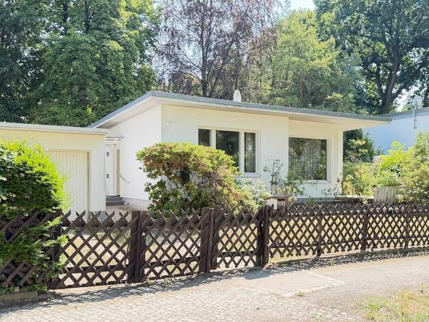 Bungalow zum Kauf provisionsfrei 1.100.000 € 5 Zimmer 100 m² 912 m² Grundstück frei ab sofort Wannsee Steglitz-Zehlendorf 14109