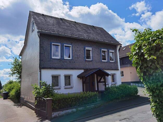 Einfamilienhaus zum Kauf 119.000 € 7 Zimmer 121 m² 326 m² Grundstück Fleisbach Sinn / Fleisbach 35764