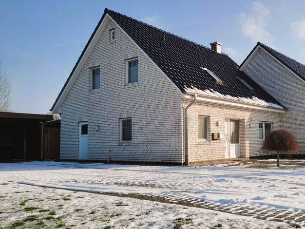 Doppelhaushälfte zum Kauf 320.000 € 5 Zimmer 139,3 m² 697 m² Grundstück Leezdorf 26529