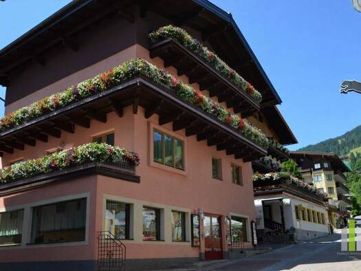 Hotel zum Kauf 20 Zimmer 45 Betten 371 m² Grundstück Saalbach 5753