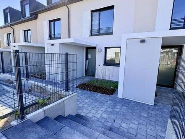 Reihenmittelhaus zur Miete - Erstbezug 2.350 € 5 Zimmer 145 m² 115 m² Grundstück Lilienstrasse 29. Stein 90547