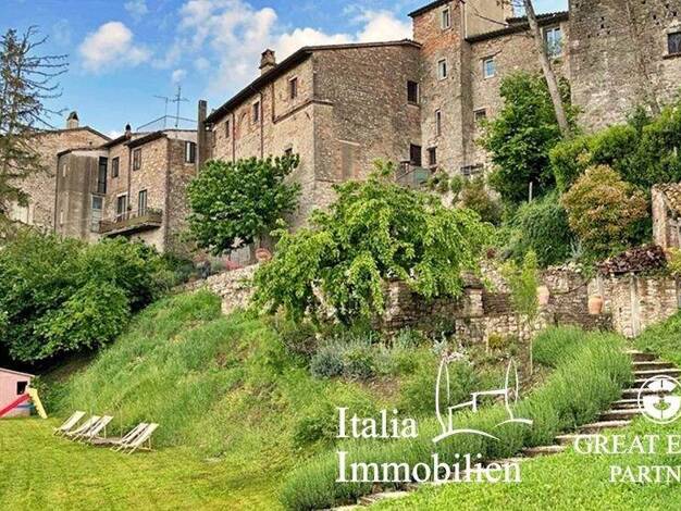 Bauernhaus zum Kauf 1.100.000 € 24 Zimmer 680 m² 5.000 m² Grundstück Todi 06059