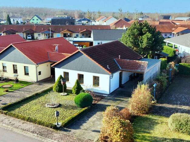 Reihenmittelhaus zum Kauf 195.000 € 3 Zimmer 80,1 m² 391 m² Grundstück Parkstraße 4 Gräfenhainichen 06773