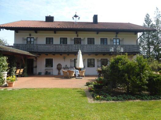 Einfamilienhaus zum Kauf provisionsfrei 1.990.000 € 8 Zimmer 385 m² 9.900 m² Grundstück Hecketstall Burgkirchen an der Alz 84508