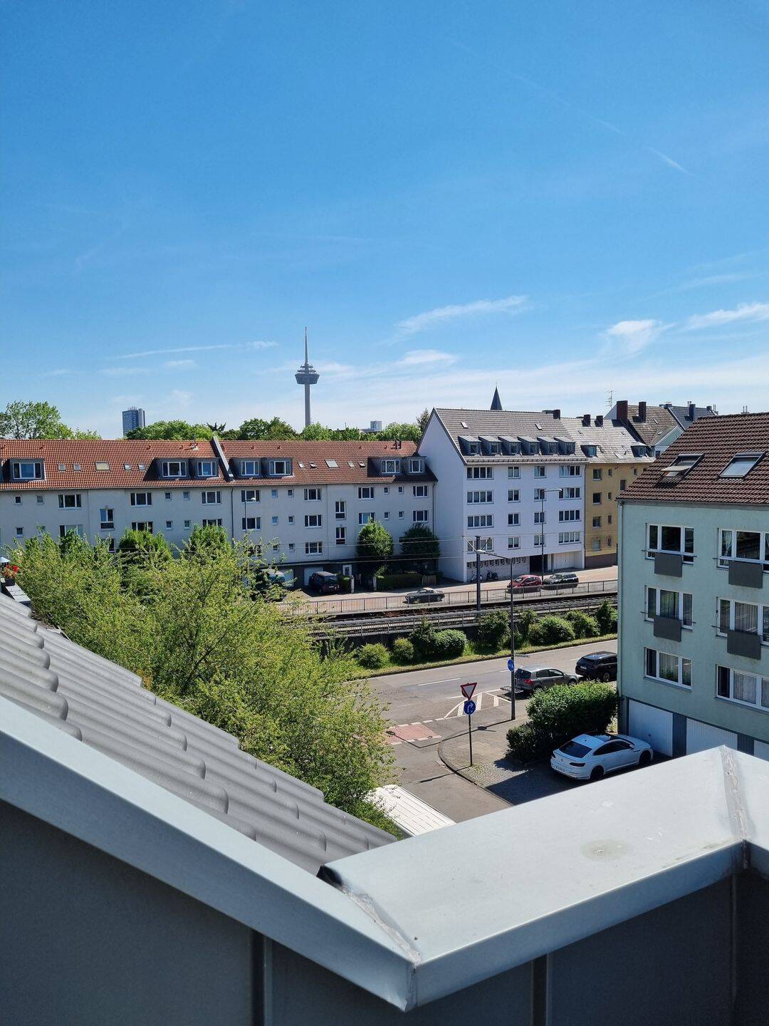 Freie, frisch sanierte 2-Zimmer -ETW im Dachgeschoß mit Terrasse im begehrten Wohnviertel Köln-Ehrenfeld. – Baadenberger Str., 50825 Köln – Vorschaubild 9