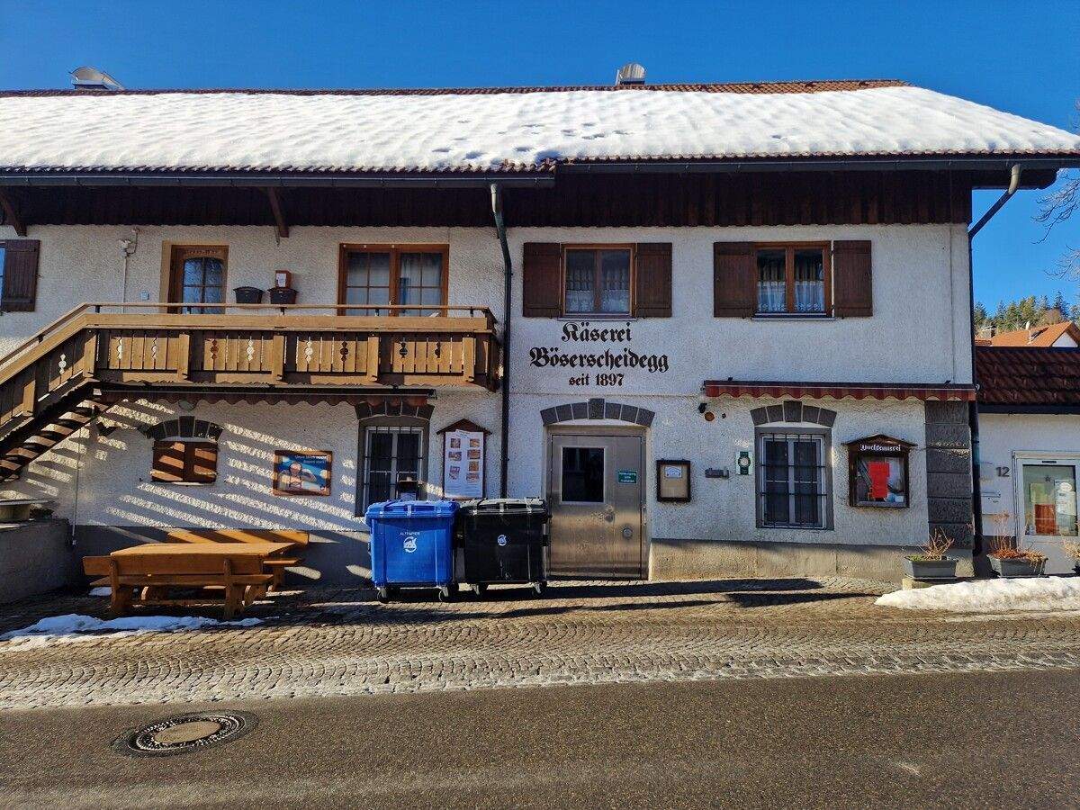 Immobilie in Scheidegg - Wohn-und Geschäftshaus  Senereigebäude mit Eigentumswohnung in Scheidegg - Bild 0