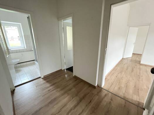 Wohnung zur Miete 292 € 3 Zimmer 53 m² EG frei ab sofort Heinrich-Heine-Straße 24 Hainichen 09661