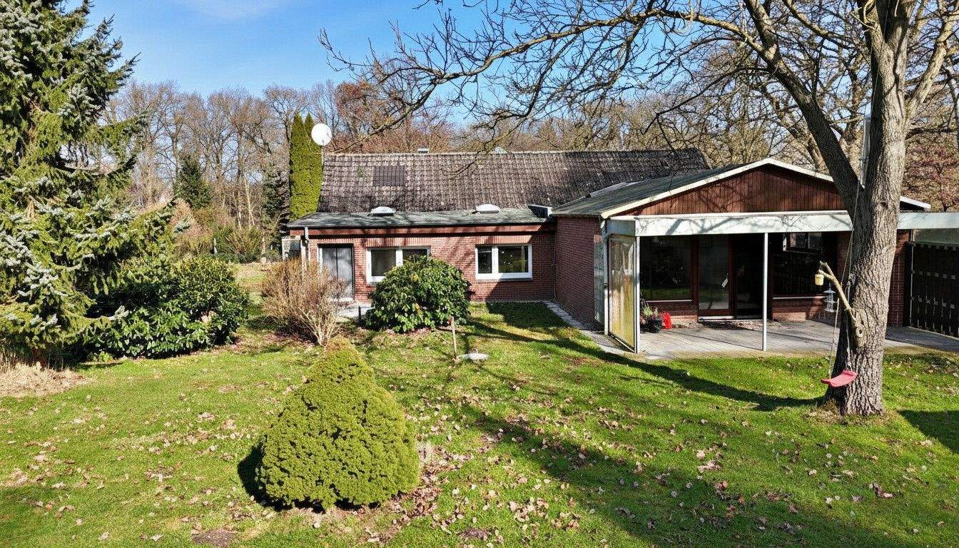 Immobilie in Wildeshausen - Einfamilienhaus auf großzügigem Grundstück mit vielfältigen Nutzungsmöglichkeiten - Bild 2