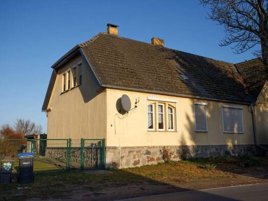 Doppelhaushälfte zum Kauf 145.000 € 10 Zimmer 166 m² 1.995 m² Grundstück frei ab sofort Heidenstraße 6 Biesenbrow Angermünde 16278