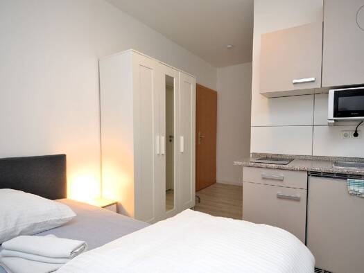 Wohnung zur Miete auf Zeit 700 € 1 Zimmer 16 m² frei ab 01.10.2026 Pfersee Pfersee 86157