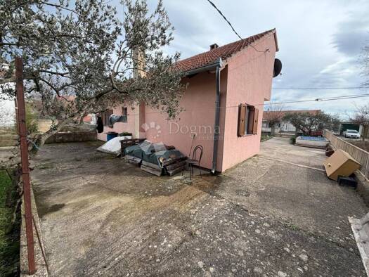 Einfamilienhaus zur Miete 850 € 3 Zimmer 100 m² Đevrske, Kistanje Kistanje 22305