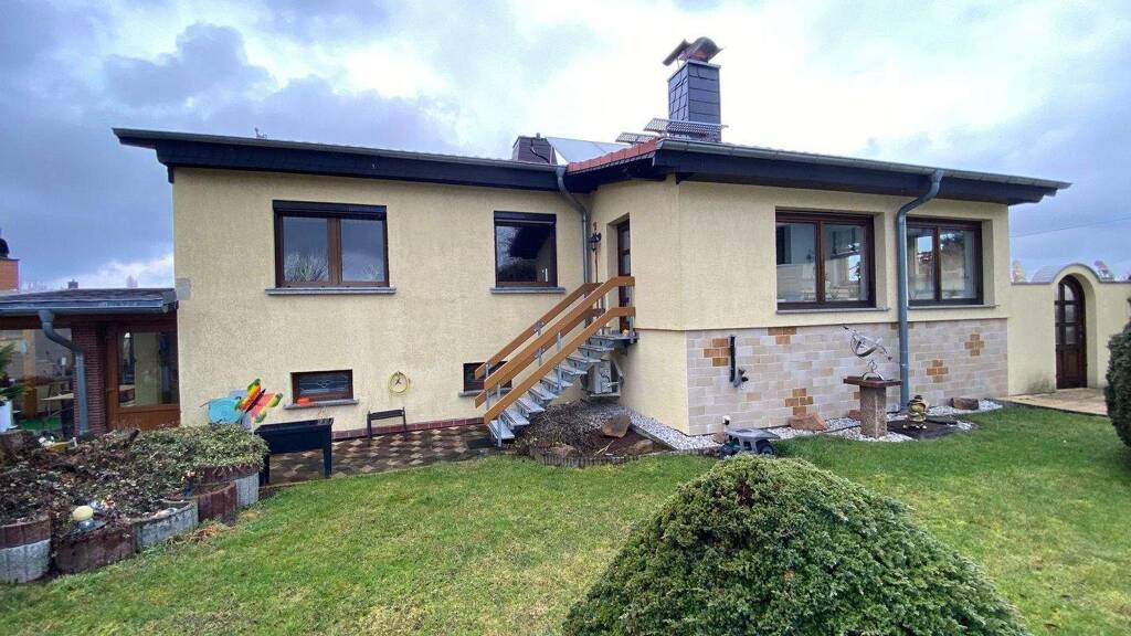 Einfamilienhaus zum Kauf 380.000 € 5 Zimmer 143 m² 990 m² Grundstück frei ab 01.06.2026 Saara Nobitz 04603