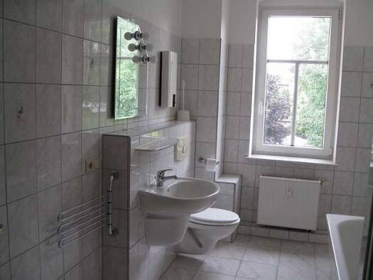 Wohnung zur Miete 380 € 2 Zimmer 55 m² Geschoss -1/2 frei ab 01.10.2026 Güterbahnhofstraße 28 Heidenau 01809