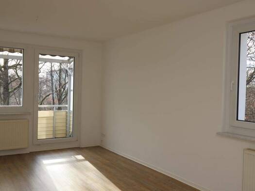 Wohnung zur Miete 360 € 3 Zimmer 58 m² 3. Geschoss frei ab sofort Albert-Schweitzer-Straße 18 Altendorf Chemnitz 09116