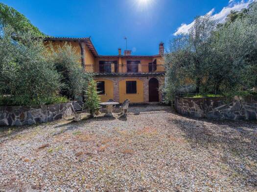 Haus zum Kauf 695.000 € 5 Zimmer 290 m² 25.000 m² Grundstück frei ab sofort Castelnuovo Berardenga