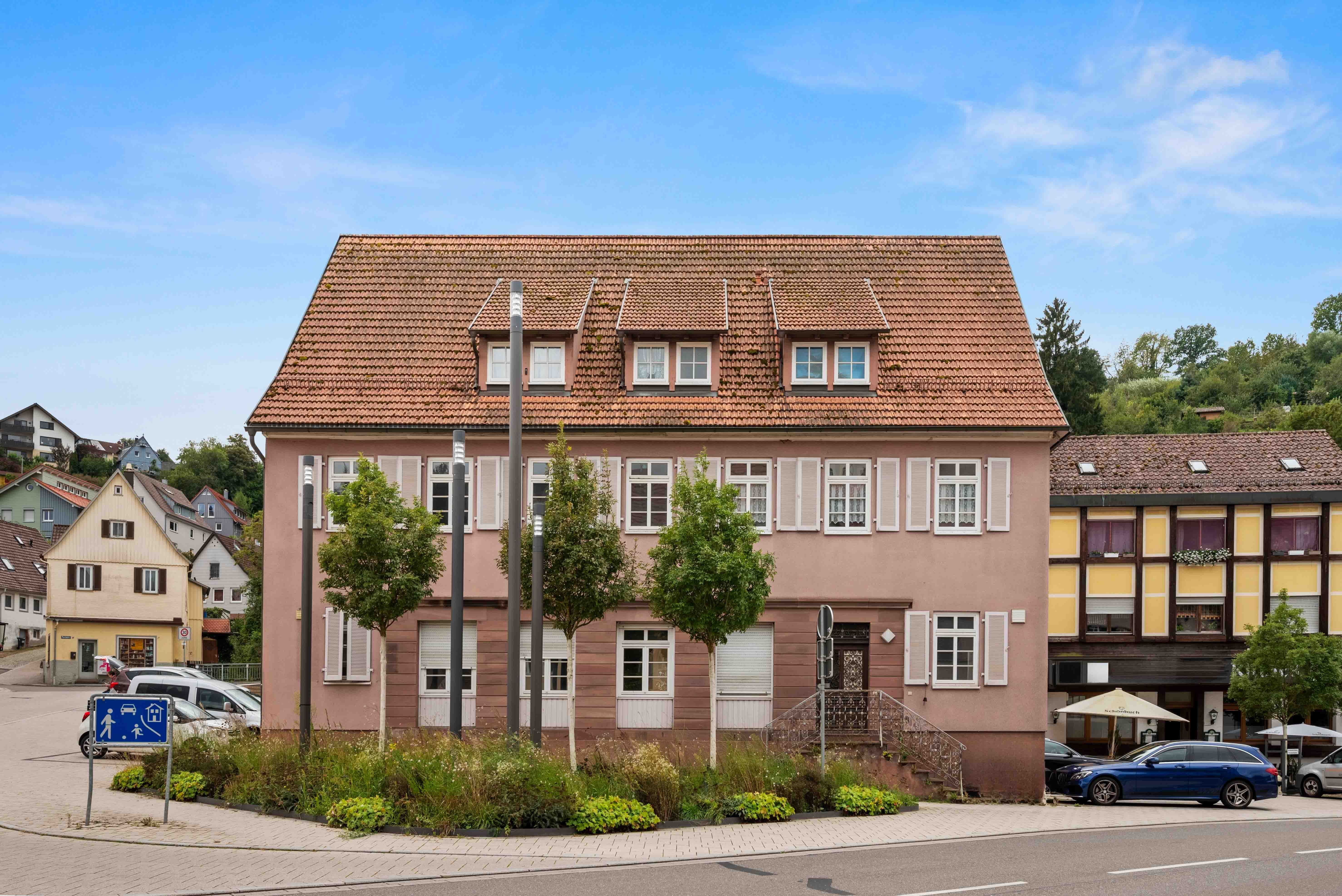 Mehrfamilienhaus zum Kauf provisionsfrei 497.000 € 17 Zimmer 452,3 m²<br/>Wohnfläche 264 m²<br/>Grundstück Altensteig Altensteig 72213