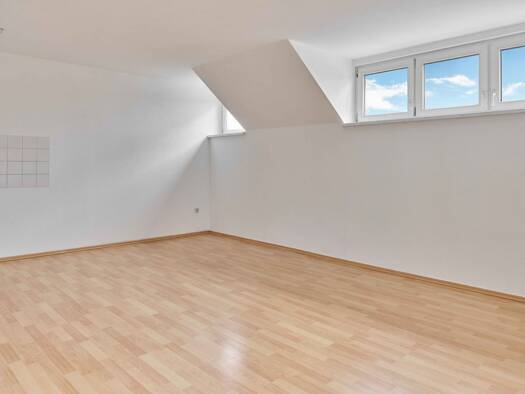 Wohnung zur Miete 360 € 2 Zimmer 45 m² 2. Geschoss frei ab sofort Riesaer Straße 7 Oschatz 04758