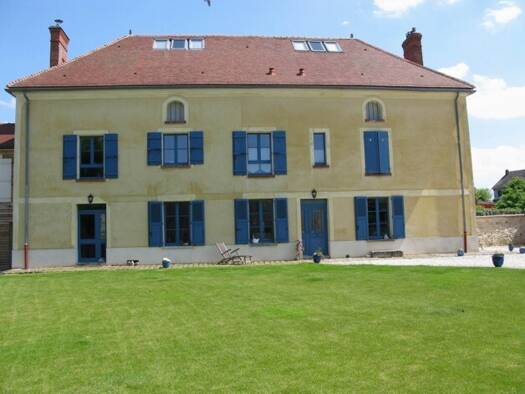 Einfamilienhaus zum Kauf 1.600.000 € 12 Zimmer 400 m² 30.000 m² Grundstück Gland 2400