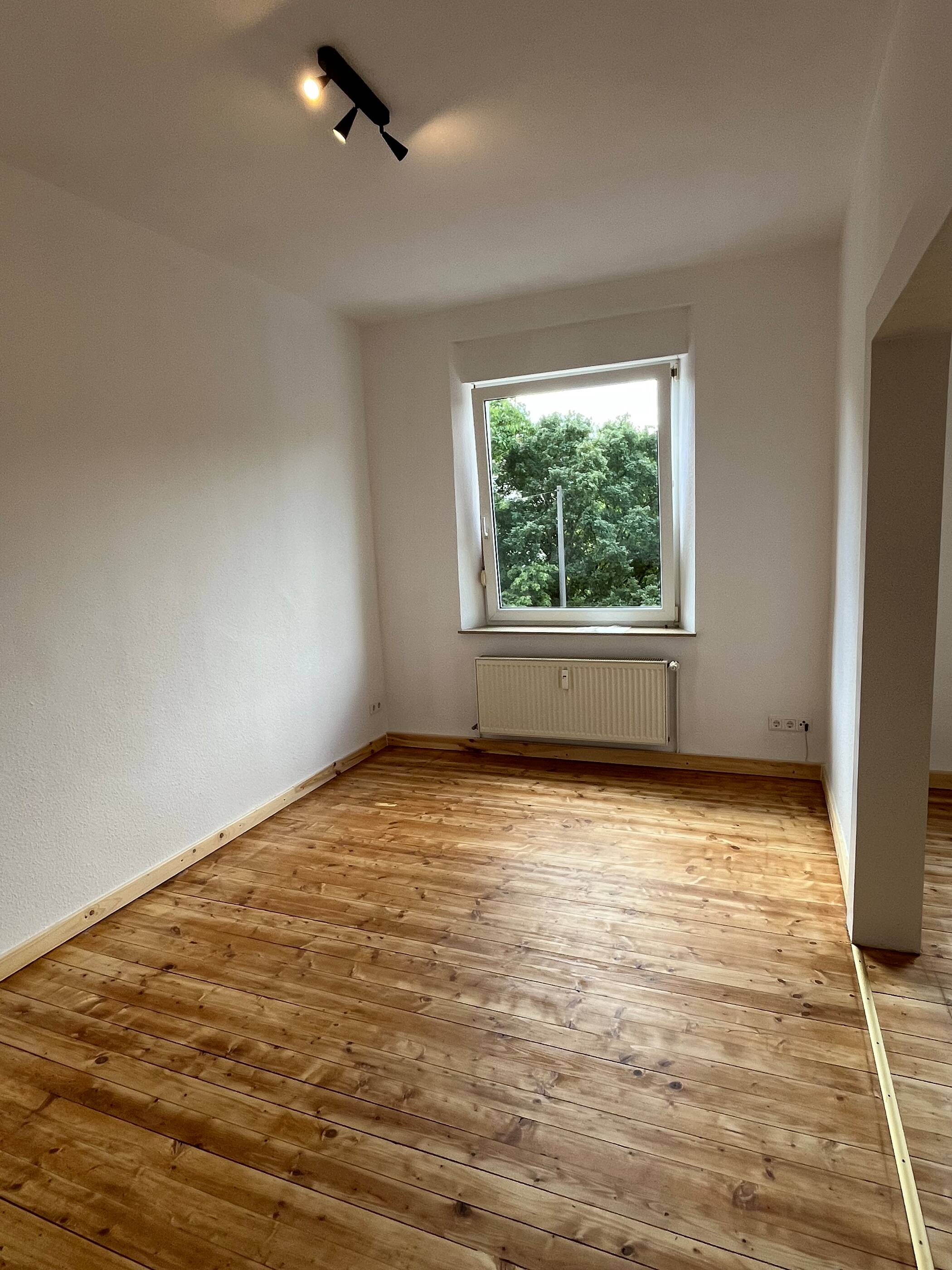Charmante 3-Zimmer-Wohnung mit Holzdielen in zentraler, grüner Lage Nürnbergs – Nürnberg – Vorschaubild 5