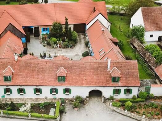 Bauernhaus zum Kauf 550 m² 21.035 m² Grundstück Röhrenbach 3592