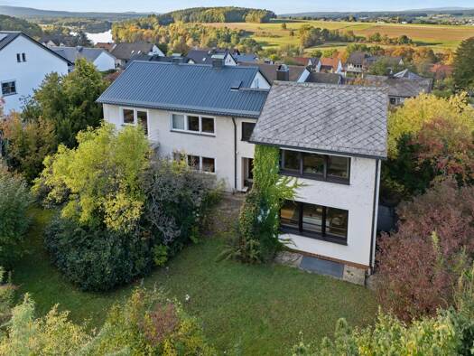 Einfamilienhaus zum Kauf 329.000 € 8 Zimmer 223 m² 1.258 m² Grundstück Eschenbach Eschenbach i.d.OPf. 92676
