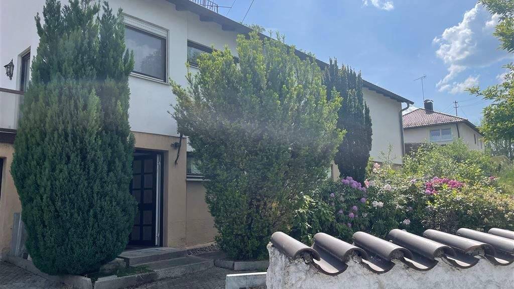 Immobilie in Schwabhausen - Herbstaktion - Renovierungsbedürftiges EFH mit sonnigem Garten - Ausbaupotenzial  bis 240 qm - frei - Bild 2