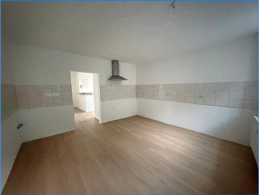 Wohnung zur Miete 428 € 3 Zimmer 77,7 m² 1. Geschoss frei ab 01.05.2026 Großpaschleben Osternienburger Land 06386