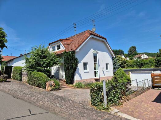 Einfamilienhaus zur Miete 1.300 € 5 Zimmer 133 m² 300 m² Grundstück frei ab sofort Im Hohegarten 2 Oberwiesen 67294