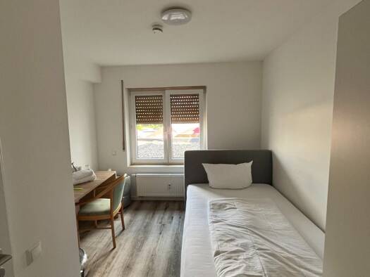 WG-Zimmer zur Miete auf Zeit 450 € 19 m² Neuhof Neuhof 36119