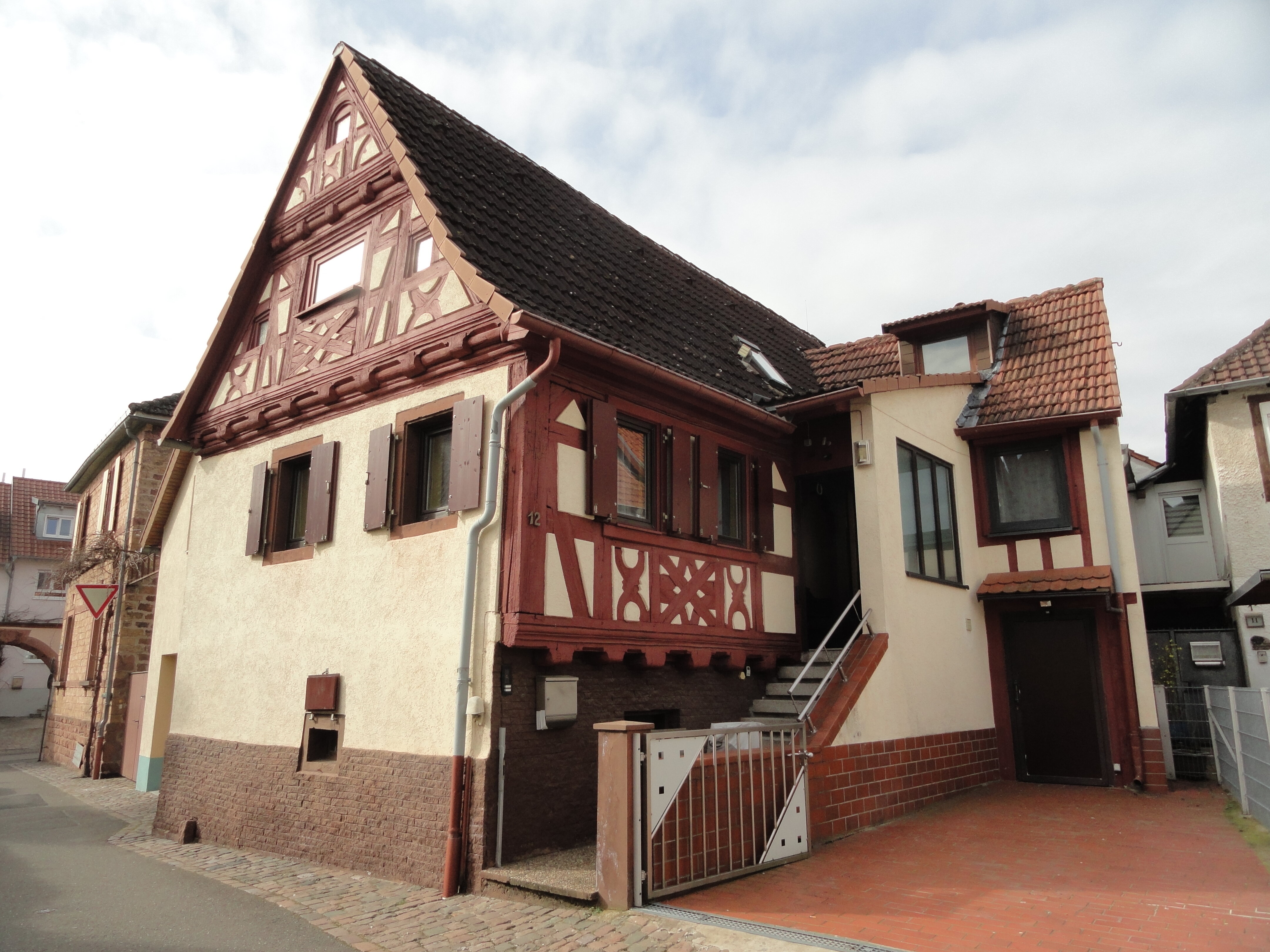 Einfamilienhaus zum Kauf 139.000 € 4,5 Zimmer 85 m²<br/>Wohnfläche 153 m²<br/>Grundstück ab sofort<br/>Verfügbarkeit Herrengasse 12 Rhodt unter Rietburg 76835