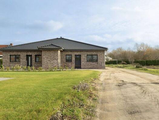 Doppelhaushälfte zur Miete - Erstbezug 1.225 € 4 Zimmer 98 m² frei ab 01.03.2026 Warstade Hemmoor 21745