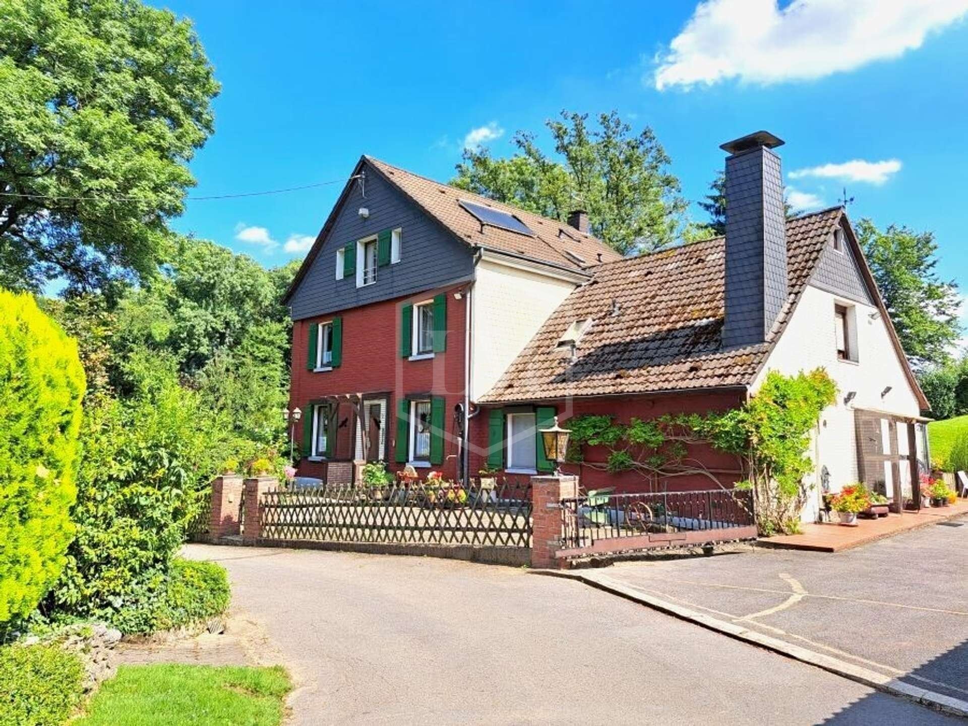 Bauernhaus zum Kauf 785.000 € 10 Zimmer 250 m²<br/>Wohnfläche 18.930 m²<br/>Grundstück Friedrichstadt Düsseldorf 40213