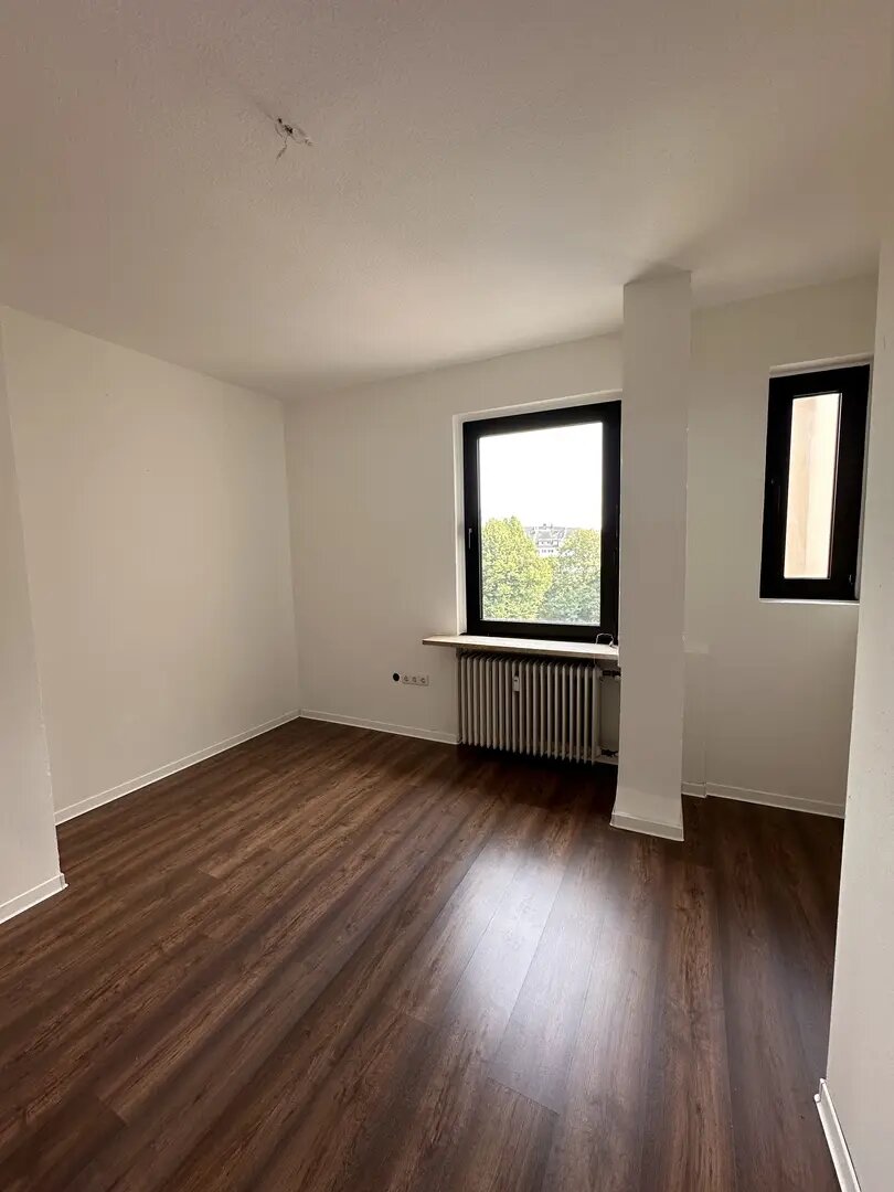 Wohnung zum Kauf provisionsfrei 110.400 € 3 Zimmer 94 m²<br/>Wohnfläche ab sofort<br/>Verfügbarkeit Grafenberger Allee 89 Flingern - Nord Düsseldorf 40237