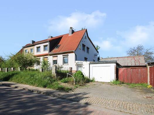 Doppelhaushälfte zum Kauf 95.000 € 6 Zimmer 140 m² 1.690 m² Grundstück Ummendorf Ummendorf, Börde 39365