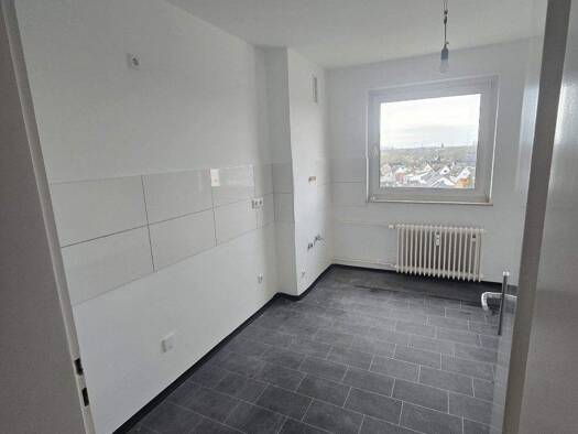 Wohnung zur Miete 570 € 3 Zimmer 76,6 m² 6. Geschoss frei ab sofort Dahlienstraße 35 Wanheim-Angerhausen Duisburg 47249