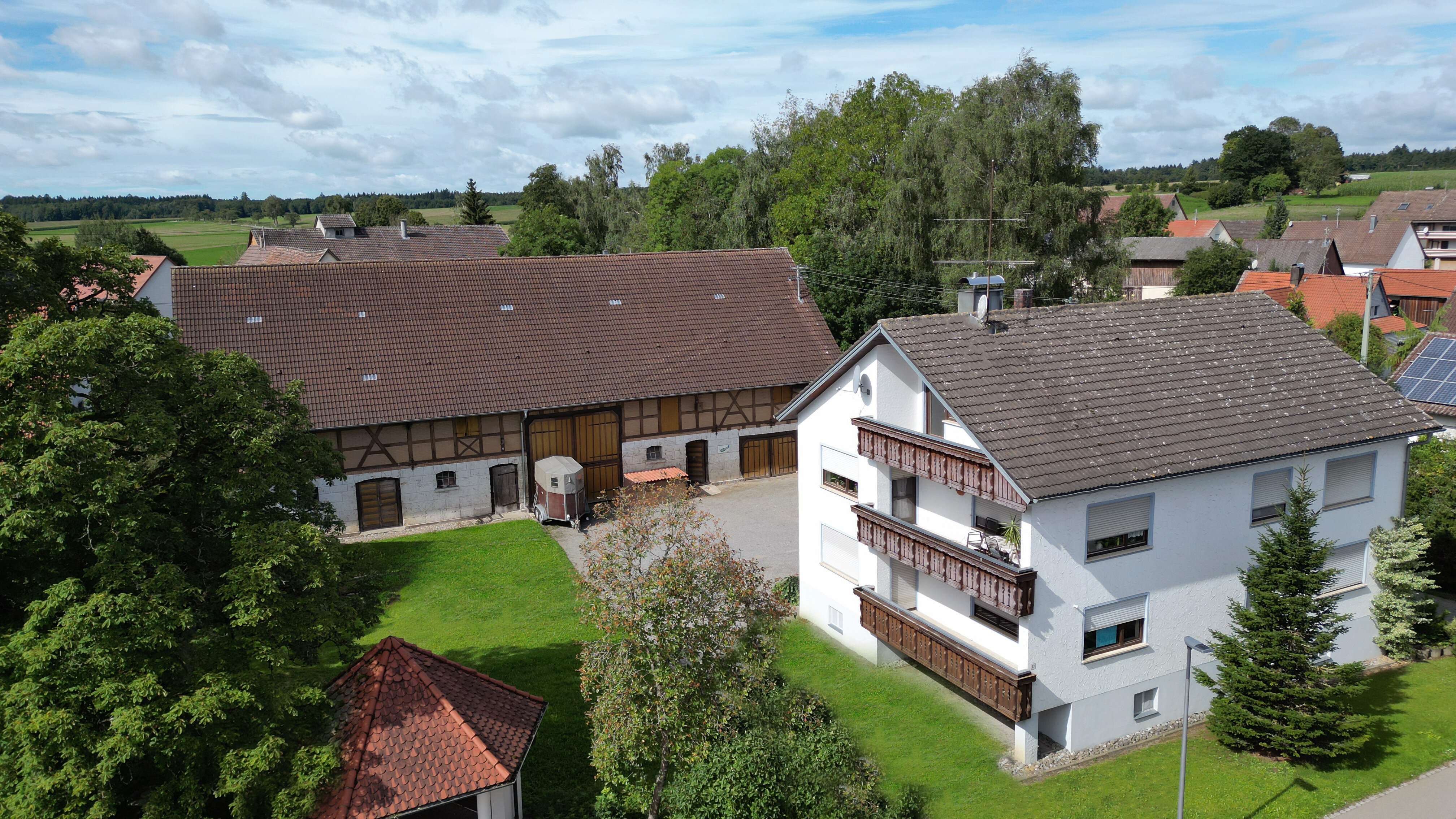 Mehrfamilienhaus zum Kauf 550.000 € 11 Zimmer 330 m²<br/>Wohnfläche 1.973 m²<br/>Grundstück Bad Buchau Bad Buchau 88422