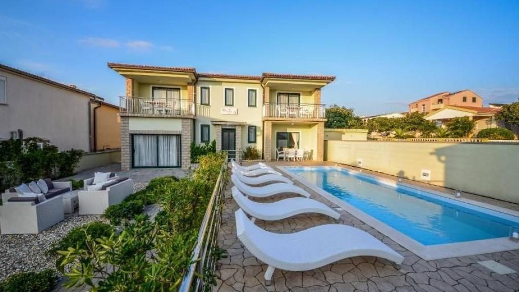 Haus zum Kauf 770.000 € 14 Zimmer 350 m² Vir