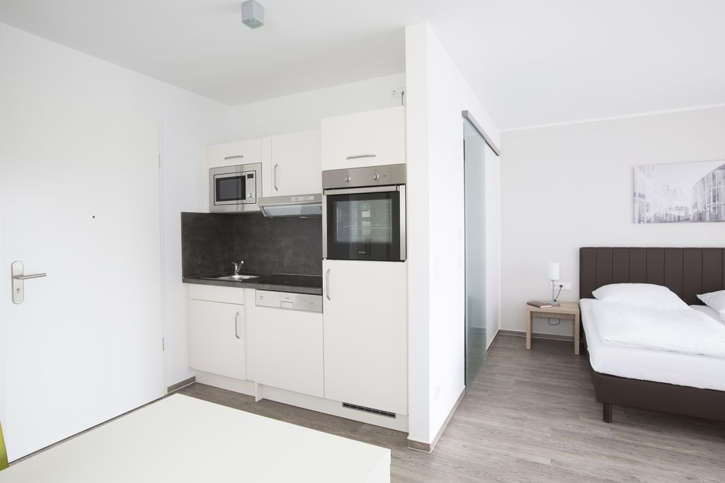 Wohnung zur Miete Wohnen auf Zeit 2.219 € 1 Zimmer 34 m²<br/>Wohnfläche 18.10.2024<br/>Verfügbarkeit Erich-Thilo-Straße Adlershof Berlin 12489