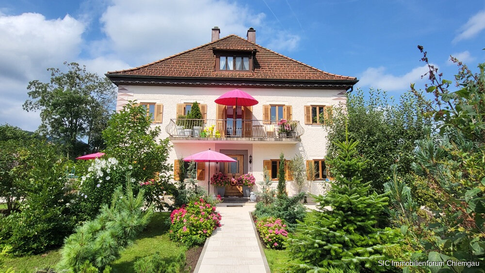 Villa zum Kauf 2.600.000 € 9 Zimmer 290 m²<br/>Wohnfläche 899 m²<br/>Grundstück Bergen Bergen 83346