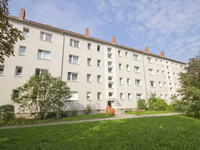 Wohnung zur Miete 482 € 4 Zimmer 68,7 m² 3. Geschoss frei ab 01.10.2025 St. Petersburger Str. 2 Südstadt Halle (Saale) 06128