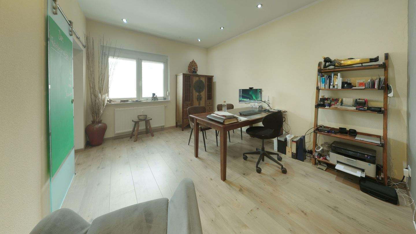 Immobilie in Gengenbach - Zweifamilienhaus mit Gewerbeeinheit in begehrter Lage von Gengenbach - Bild 1