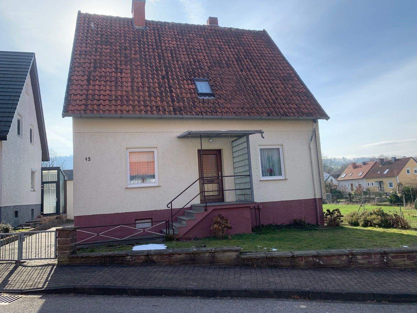 Immobilie in Eschershausen - Ein- Zweifamilienhaus mit Wintergarten in ruhiger Lage - Bild 0