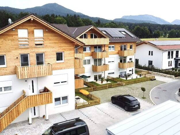 Wohnung zur Miete - Erstbezug 1.230 € 3 Zimmer 77 m² 2. Geschoss frei ab 01.04.2026 Reinerbachweg 12 Hörgering Siegsdorf / Hörgering 83313