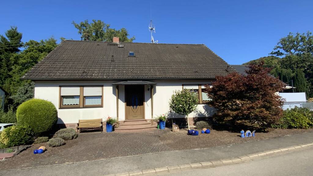 Immobilie in Wiltingen - Gepflegtes Einfamilienhaus mit Einliegerwohnung in guter Lage von Wiltingen - Bild 2