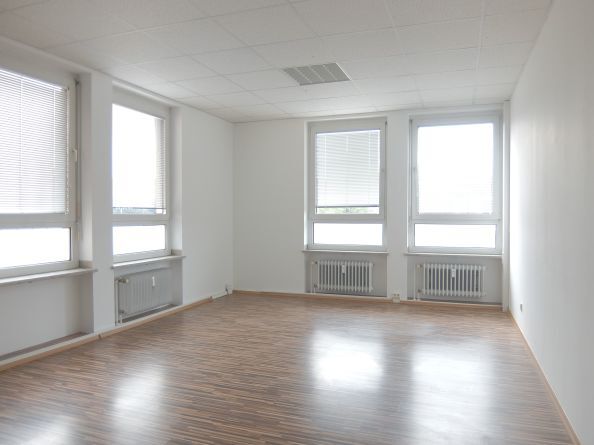 Bürofläche zur Miete 11.609 € 26 Zimmer 893 m²<br/>Bürofläche ab 187 m²<br/>Teilbarkeit Kumpfmühl - Ost Regensburg 93051