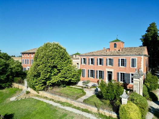 Schloss zum Kauf 4.770.000 € 1.300 m² 185.000 m² Grundstück Loriol-du-Comtat 84870