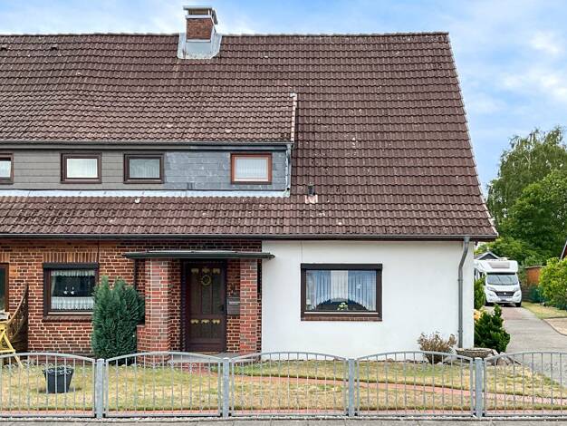 Doppelhaushälfte zum Kauf 219.000 € 6 Zimmer 125 m² 645 m² Grundstück Wahlstedt 23812
